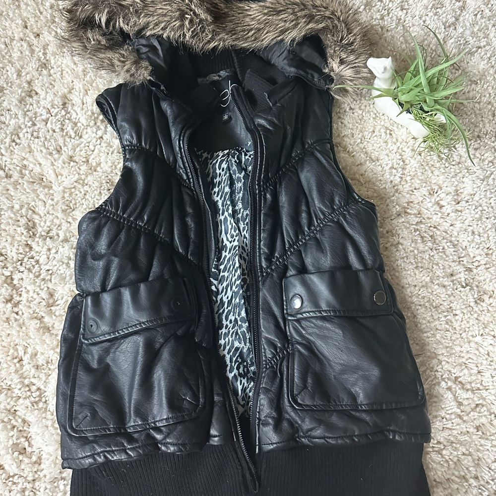 Faux leather Deb vintage leopard patterned puffer fashion jacket vest.